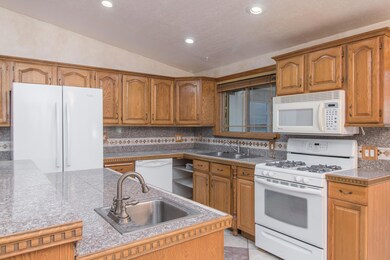 06 - Kitchen