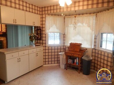 1920 SW Briarwood Dr, Topeka, KS 66611 - photo 3