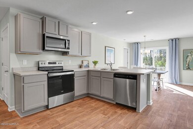 kitchen w/breakfast bar