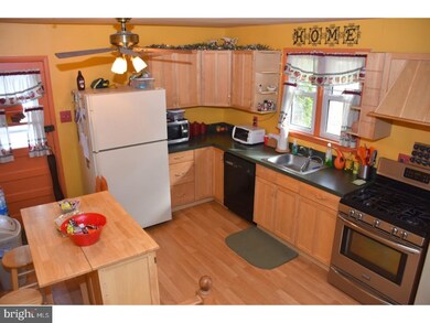 305 Maple Ave, Gloucester City, NJ 08030 - photo 4