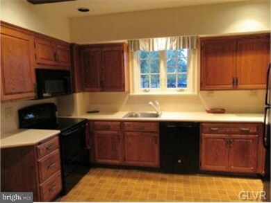 2910 W Gordon St, Allentown, PA 18104 - photo 4