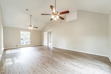 1922 W Sealy St, Alvin, TX 77511 - photo 5