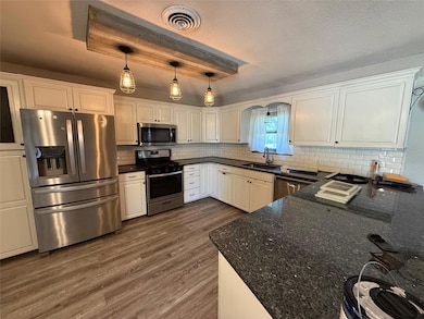 1412 Hillcrest St, Ennis, TX 75119 - photo 2