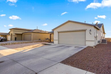 725 Nuevo Desierto Dr, Horizon City, TX 79928 - photo 2