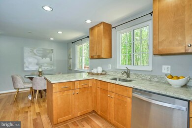 8694 Bent Arrow Ct, Springfield, VA 22153 - photo 7