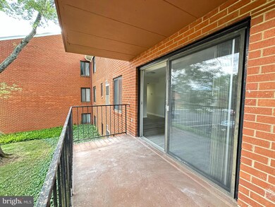 125 Clubhouse Dr SW unit 6, Leesburg, VA 20175 - photo 2