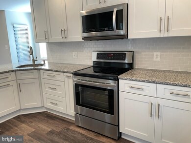 2285 Chestnut Burr Ct, Reston, VA 20191 - photo 3