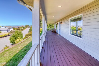 Expansive front porch w/ ocean views!