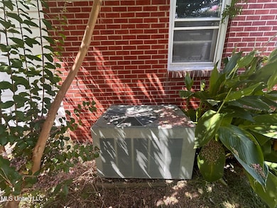 2023 Carroll Street, Grenda MS - 1