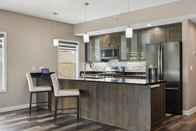 Beautiful sleek kitchen - room for 4+ barstools!
