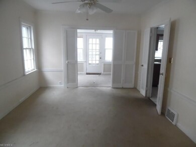 890 Helmsdale Rd, Cleveland, OH 44112 - photo 6