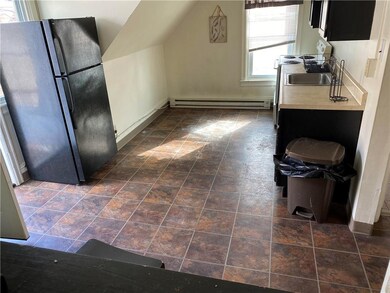 1742 W Linden St unit 3rd floor, Allentown, PA 18104 - photo 3