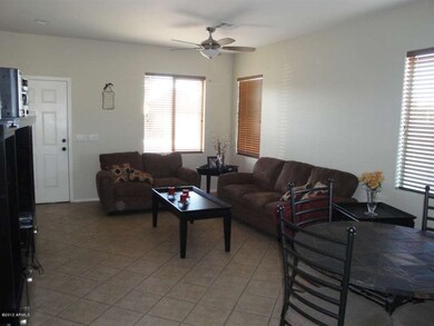 Livingroom 9 spacious 9' ceilings