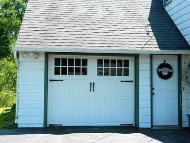 828 Whitney Dr, Schenectady, NY 12309 - photo 2