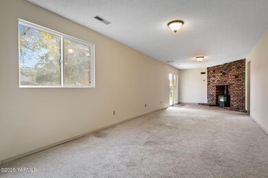 1403 Karr Ave, Yakima, WA 98902 - photo 4