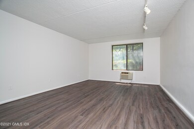 Greenwich Green unit 107, Old Greenwich, CT 06870 - photo 4