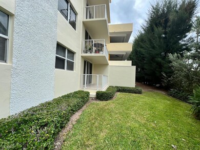 Le Chateau Royal unit 1080, Palm Beach, FL 33480 - photo 2