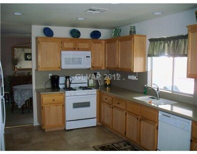 Kitchen. Solid surface counter tops.