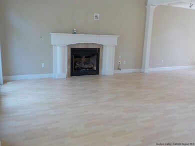 75 Dame van Winkle Cir, Athens, NY 12015 - photo 4