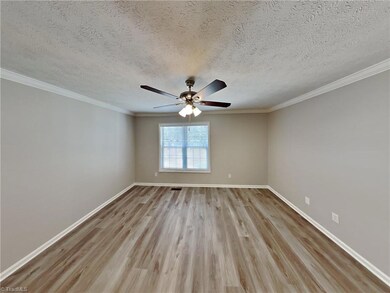 1510 Southtree Ln, High Point, NC 27263 - photo 6