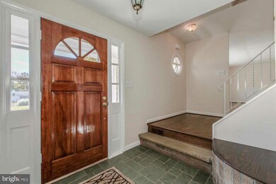 12617 Viewside Dr, North Potomac, MD 20878 - photo 2