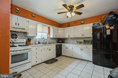 11 Spruce Ln, Clementon, NJ 08021 - photo 4