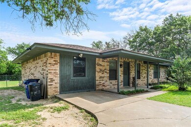 1509 Scotland Ave, Azle, TX 76020 - photo 2