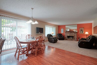 2328 W Springbrook Ct, Grand Forks, ND 58201 - photo 6