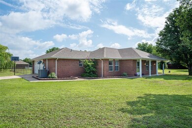 102 Ashley Dr, Shawnee, OK 74804 - photo 3