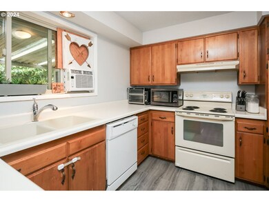 1127 Skipper Ave, Eugene, OR 97404 - photo 6