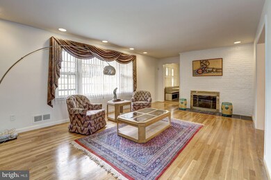 300 Valley Brook Dr, Silver Spring, MD 20904 - photo 3