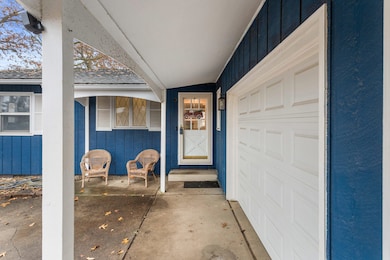 204 W Oak St, Mahomet, IL 61853 - photo 4