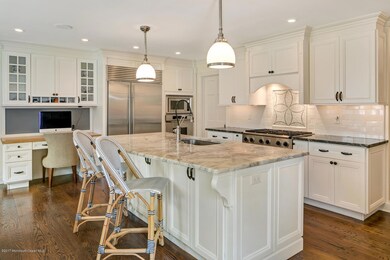 Eat-in Kitchen
