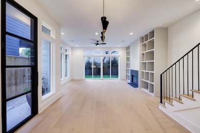 2203 Park St, Houston, TX 77006 - photo 2