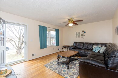 6502 Lantana Ct, Louisville, KY 40229 - photo 5