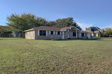 2004 Adams Ln S, Azle, TX 76020 - photo 2