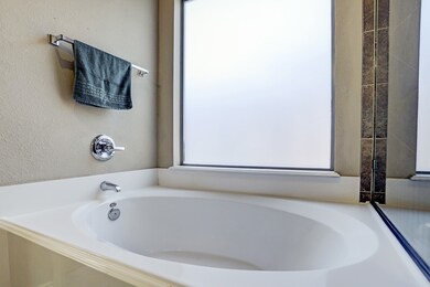 6019 Lynwood Banks Ln, Houston, TX 77092 - photo 4