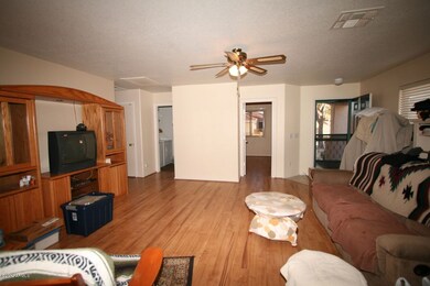 SPACIOUS 'GREAT ROOM' - WOOD FLOORS!
