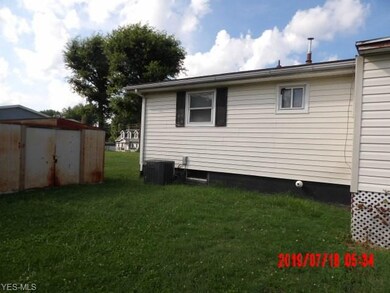 244 N Meadowlark Dr, Williamstown, WV 26187 - photo 4