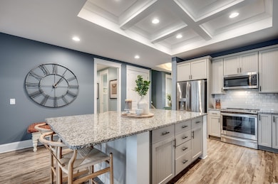 Kitchen with a kitchen island, tasteful backsplash
