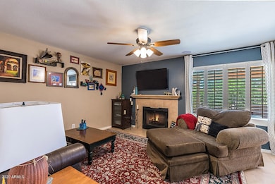 306 E Larkspur-7