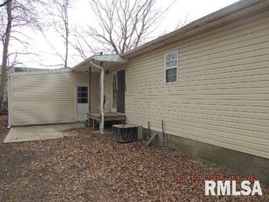2 N Land St, Harrisburg, IL 62946 - photo 2