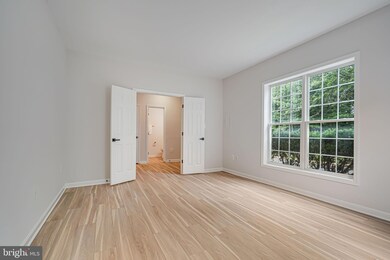 2529 Logan Wood Dr, Herndon, VA 20171 - photo 5