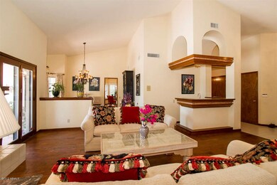 FORMAL LIVING/DINING & WET BAR