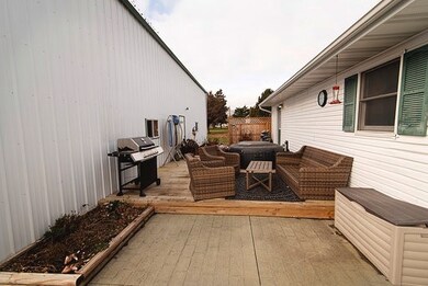 8925 E 1210th Rd, Effingham, IL 62401 - photo 3