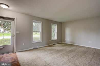 256 W Fulton St, New Holland, PA 17557 - photo 4