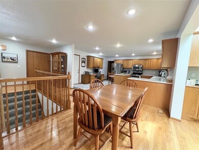 1121 Woodland Dr, Newton, IA 50208 - photo 7