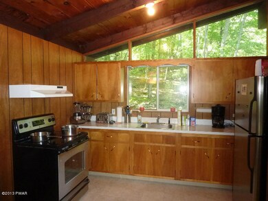 800 Chestnut Ct, Hawley, PA 18428 - photo 2