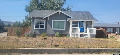 923 W Pine St, Rawlins, WY 82301 - photo 2