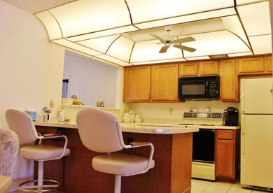 Bright Kitchen w/ bar